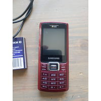 Мобильный телефон Samsung c5212 duos (на 2 сим-карты), хороший надёжный телефон в отличном состоянии, батарея больше суток, шрифт цифр большой, регулируется. В комплекте зарядное.