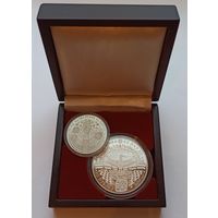 75 лет освобождения Беларуси, подарочный набор из 2 монет номиналами 1, 20 рублей в деревянном футляре