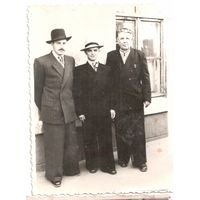 Фото импозантных советских мужчин. 1950-е. 8,5х11,5 см