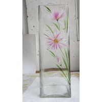 Красивая ваза с нарисованными цветами, стекло