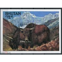 Бутан 1984  Вымирающие виды животных  тибетский бык MNH