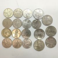 Лот из 19 юбилейных монет номиналом 1 и 5 рублей