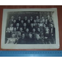 Старое фото выпускников библиотекарей 1949 год Могилев