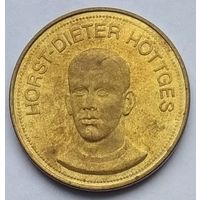 Жетон Shell 1969 г. футболист сборной Германии Хорст-Дитер Хёттгес (защитник)