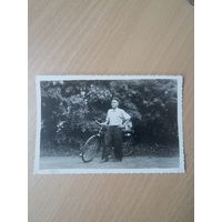 Фотография. Велосипедист из Лепеля. 1956 год.