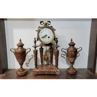Часы каминные маятниковые с вазами. Европа 19 век. на ходу. в40см, ширина 20см. диам 12см. вазы в27
