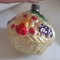 Ирушка ёлочная Корзинка с дарами Природы, стекло. СССР