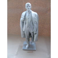 Статуэтка. Ленин в плаще. В.И. Сычев, силумин. 335х130 мм