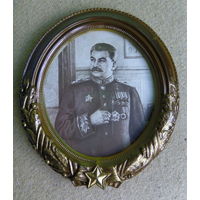 Старая литография И.В.Сталин в бакелитовой раме.