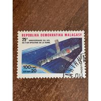 Мадагаскар 1982. 25 летие запуска первого спутника Земли. Марка из серии