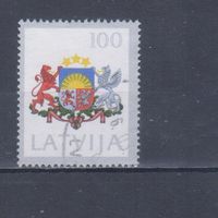 [2109] Латвия 1991. Герб страны. Гашеная марка.
