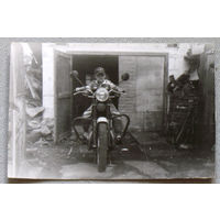 Фотография мальчик на мотоцикле конец 1970 х.