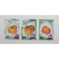 Корея / КНДР /1997/ ягоды /абрикосы / 3 марки