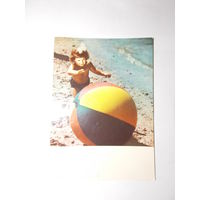 Девочка с мячом, открытка 1966г