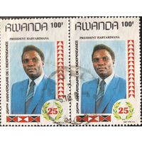 Руанда. 1987 год. Президент Хабиариама - 25 лет независимости. 1 марка в серии. Сцепка из 2 марок. Mi:RW 1369. Почтовое гашение.