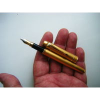 Солидная, тяжёлая, чернильная ручка с позолоченным пером. Германия.