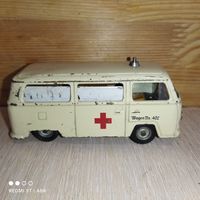 Винтажная модель-игрушка медицинского автомобиля VW.Германия.