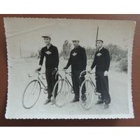 Фото "Велогонщики", 1940 г.
