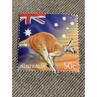 Австралия 2003. Кенгуру. Флаг Австралии. Марка из серии