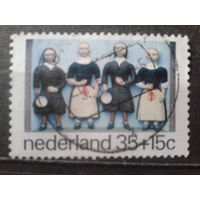 Нидерланды 1975 Детям, дети в одежде 18 века