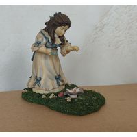 Статуэтка Goebel Sandra Kuck's Treasures девочка с цветком