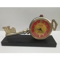 Часы будильник настольные механические Слава ключ Москва знак качества СССР