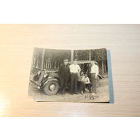 Фотография "С автомобилем", 1938 год, размер 11.5*9 см.