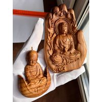 Резное панно Будда на ладони и Маленький монах в позе медитации Дуб Цена разная