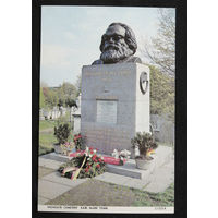 Открытка. Англия. Памятник на могиле Карла Маркса в Лондоне. Чистая #0092-V1P46