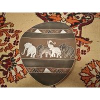 Тарелка панно со слонами сувенирная
